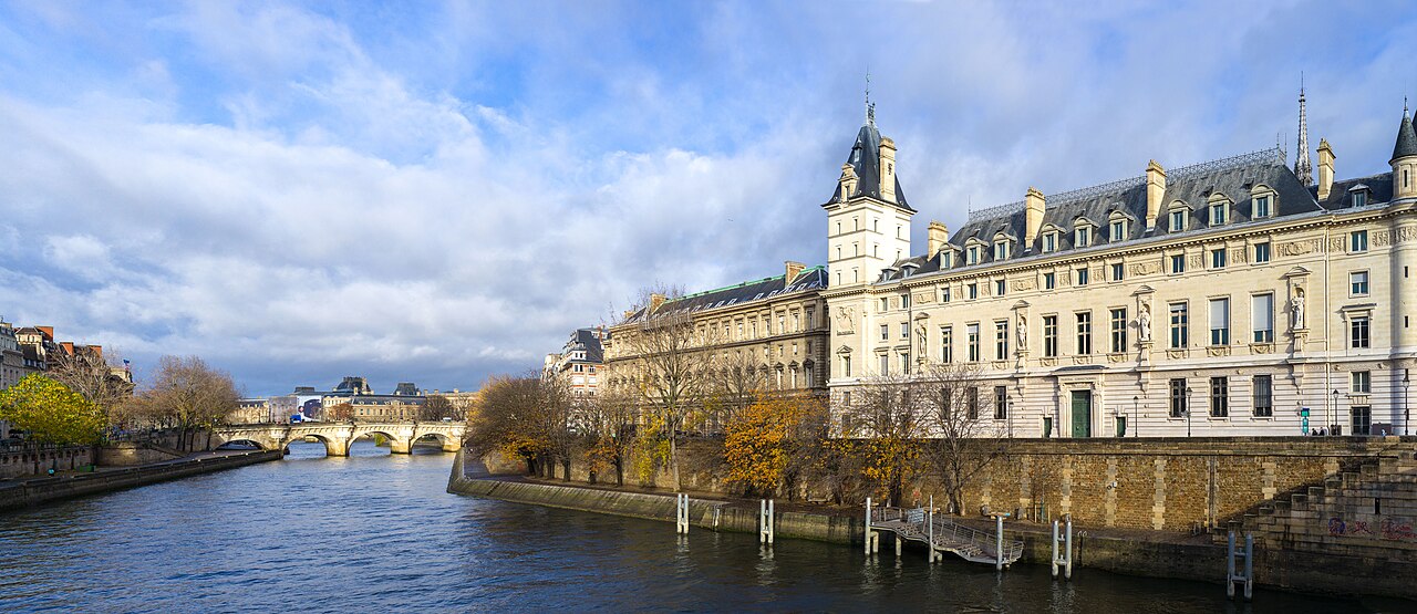 Pont Neuf spanning the Seine viewed from the quays
